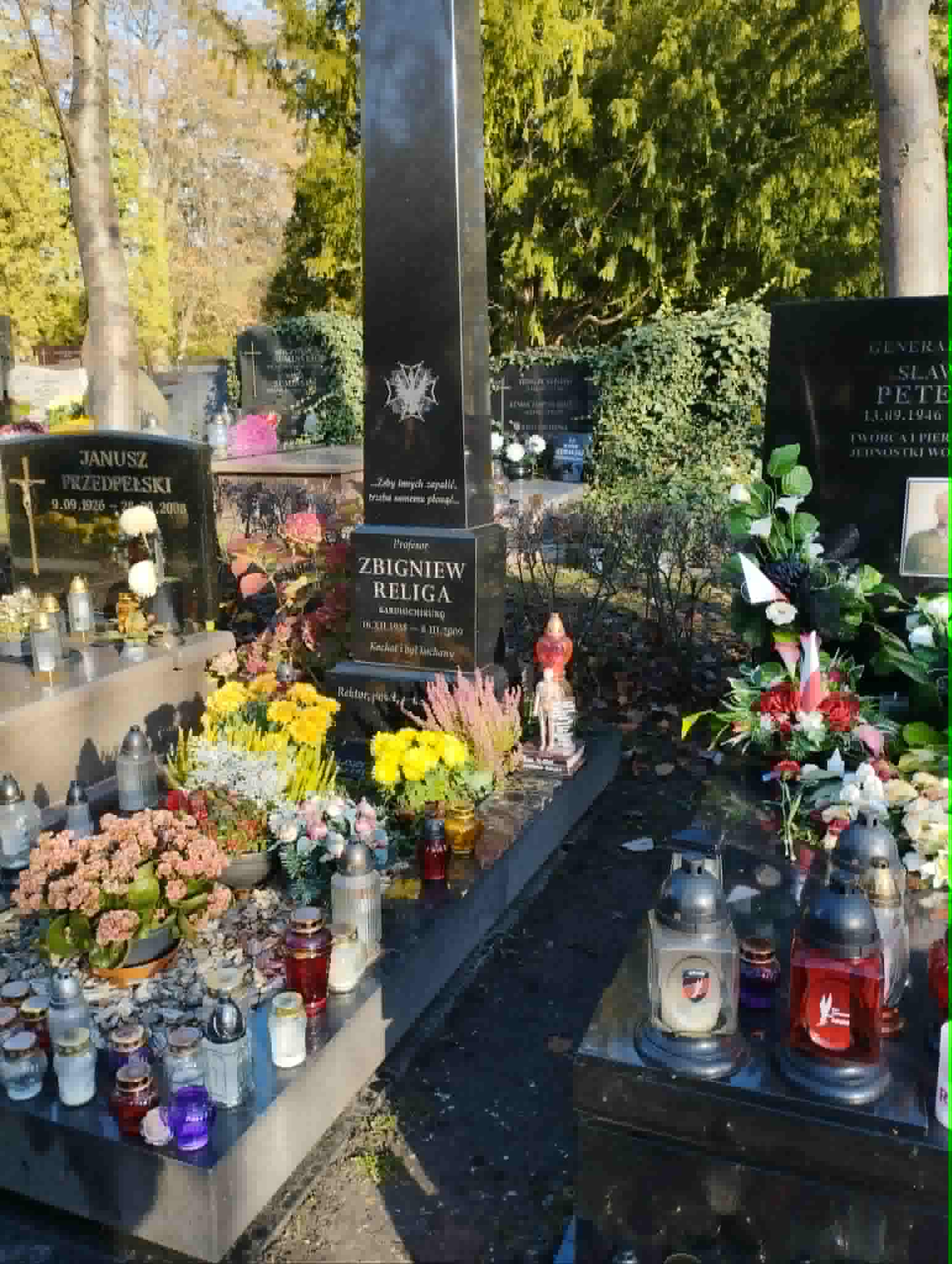 Wycieczka klas 3BH i 3L na Powązki oraz do Teatru Polskiego w Warszawie