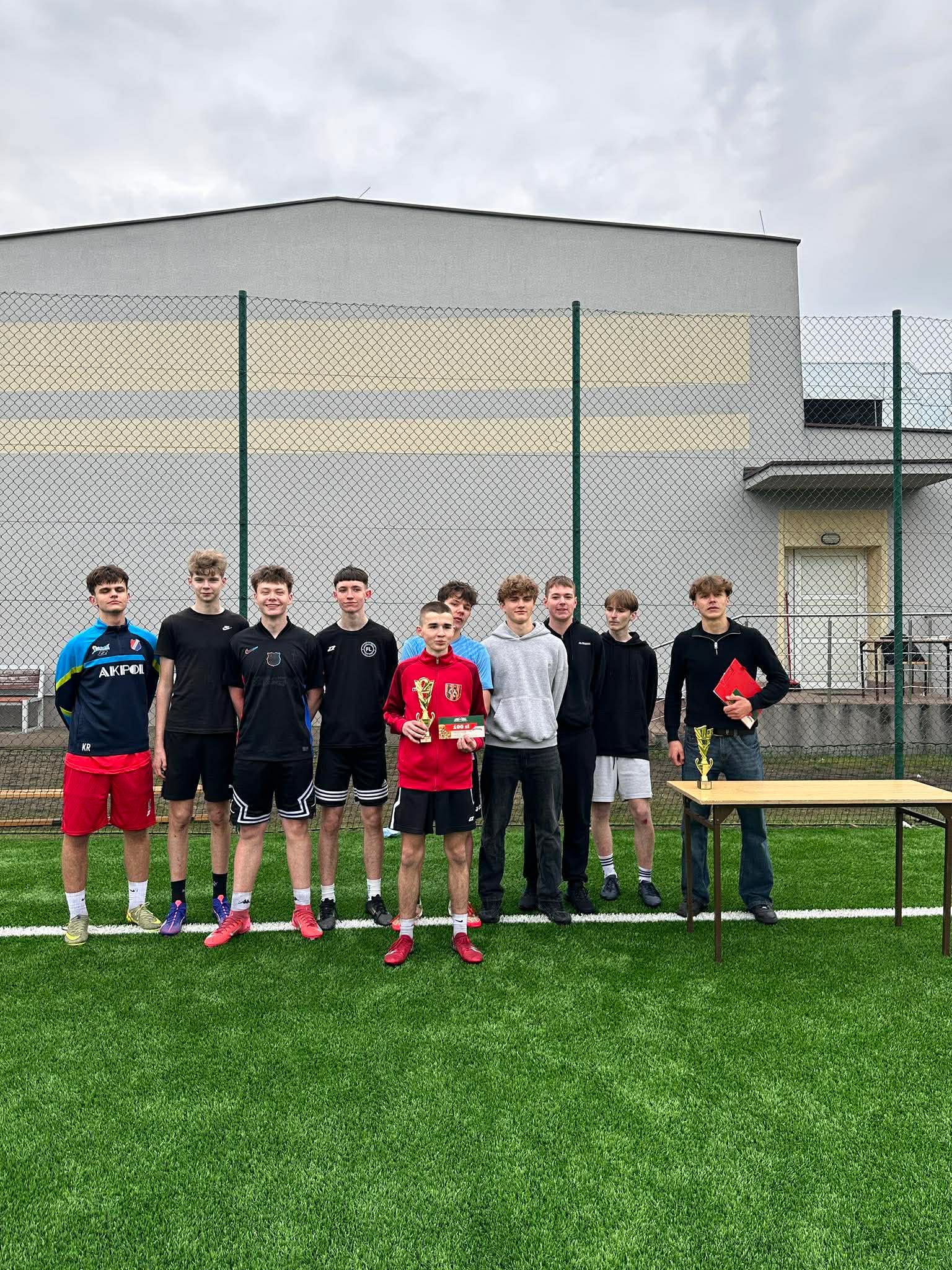 Najlepsi na boisku, wielcy poza nim. Charytatywny Turniej Piłki Nożnej w Ekonomie! – Zwolnieni z Teorii