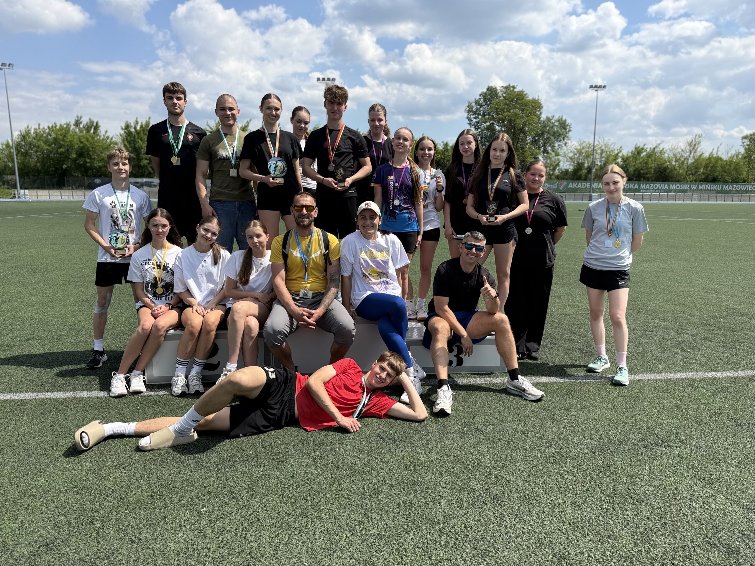 MISTRZOSTWA POWIATU W LEKKOATLETYCE SZKÓŁ PONADPODSTAWOWYCH – SUKCESY UCZNIÓW ZSE